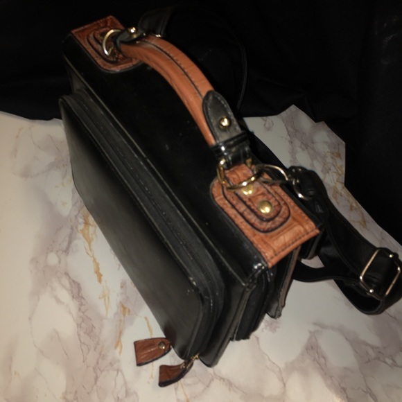 Authentic Leather Purse Solid Design - Picture 9 of 9